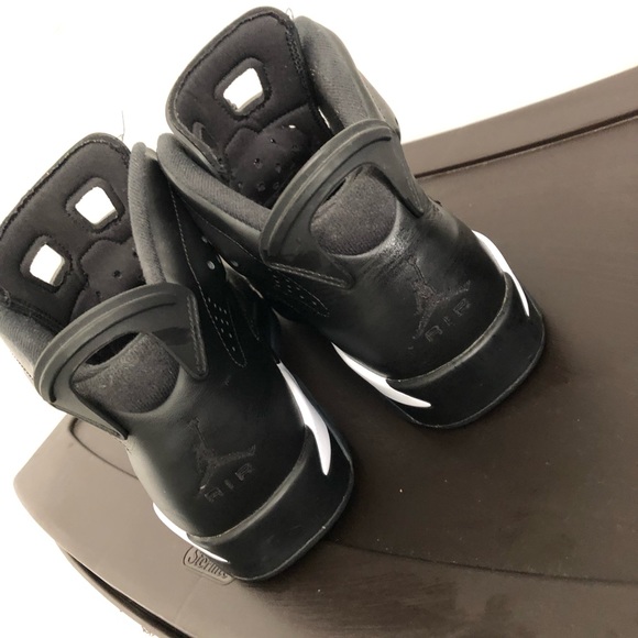 Jordan 6 - Picture 2 of 4